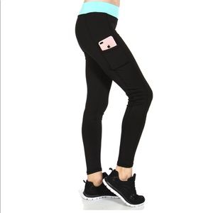 Black leggings with pocket